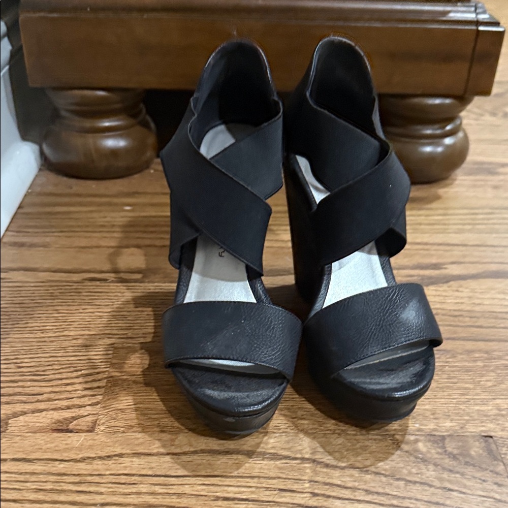 Chinese Laundry Black Crisscross Platform Heels